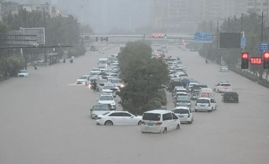 河南暴雨众志成城抗灾时刻